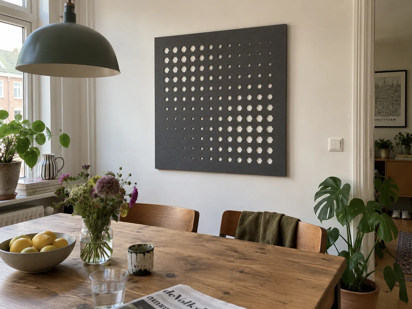 Hushex in zwart vilt boven een eettafel